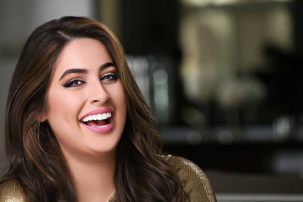 ما سر الابتسامة الأرنبية التي اعادت تعريف مفاهيم الجمال؟
