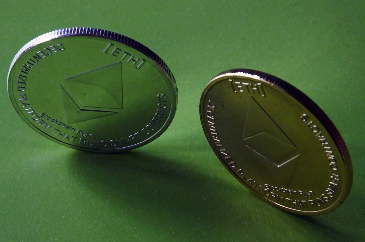 عملة "إيثر" المشفرة تقفز لأعلى مستوياتها مع تزايد استخدام شبكتها