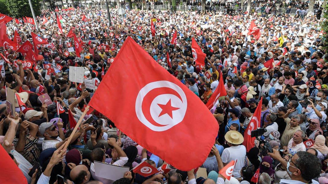 تونس.. إضراب القطاع الخاص في صفاقس
 والمرزوقي يحذر من سياسات سعيّد