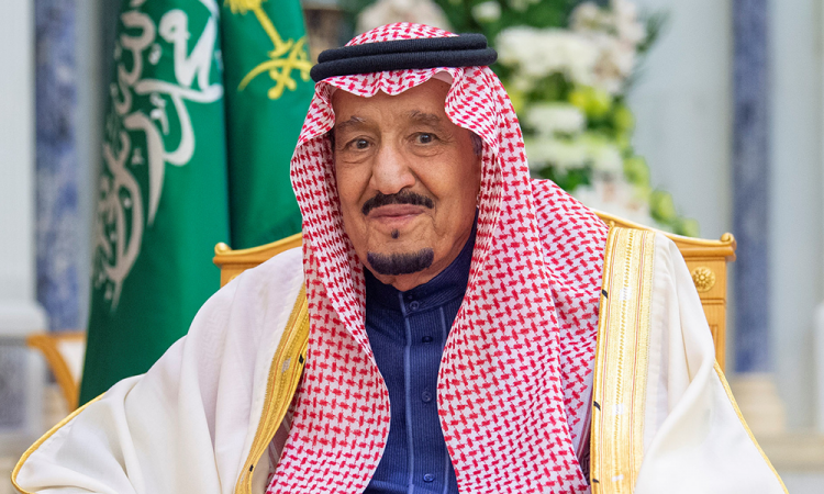 الملك سلمان يتعهد بمواصلة بلاده تزويد العالم بالطاقة النظيفة