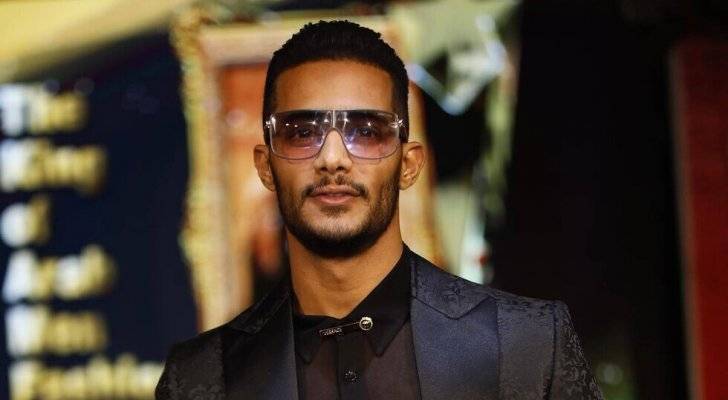 بالفيديو: من هي الطفلة التي غنّى معها محمد رمضان؟