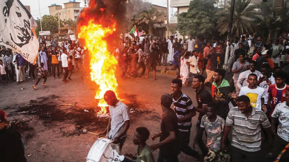 السودان: استئناف للرحلات الجوية والجيش يفتح الجسور والطرقات في الخرطوم