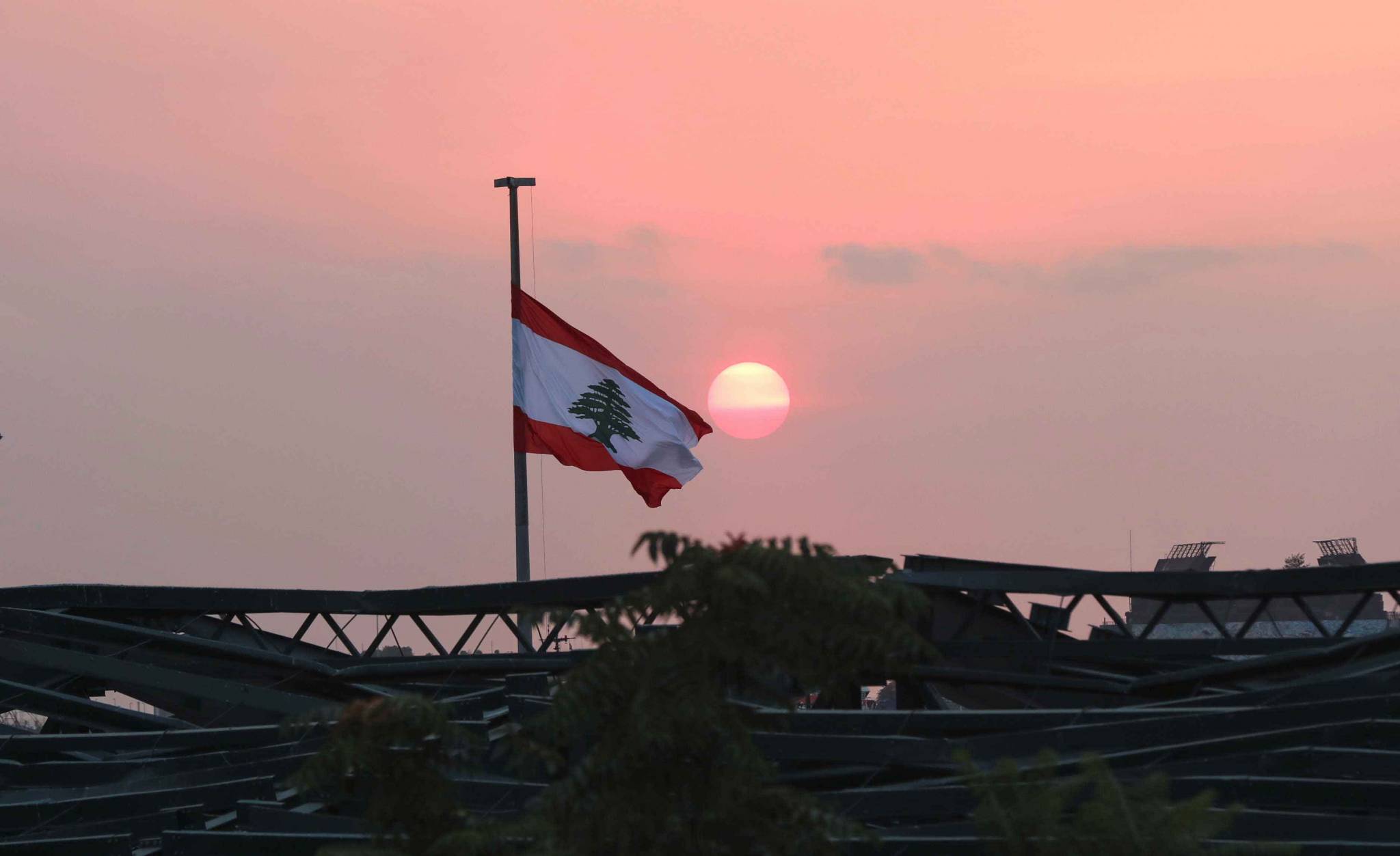 لبنان على حبل المشنقة