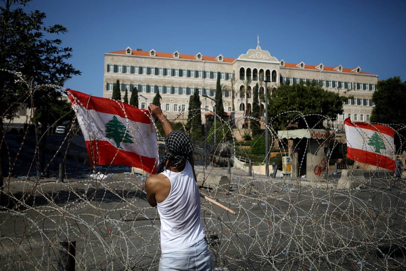 في ظل التعقيدات والأجواء السائدة داخلياً وخارجياً.. ماذا ينتظر اللبنانيين في الأيام المقبلة؟