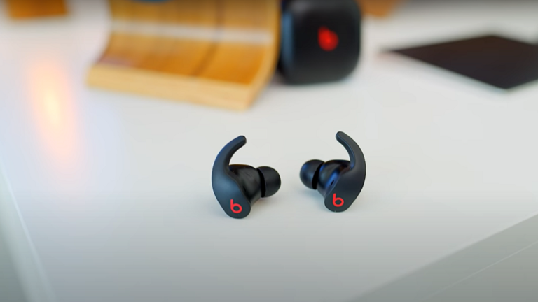 الإعلان عن سماعات لاسلكية مميزة منافسة لـ AirPods