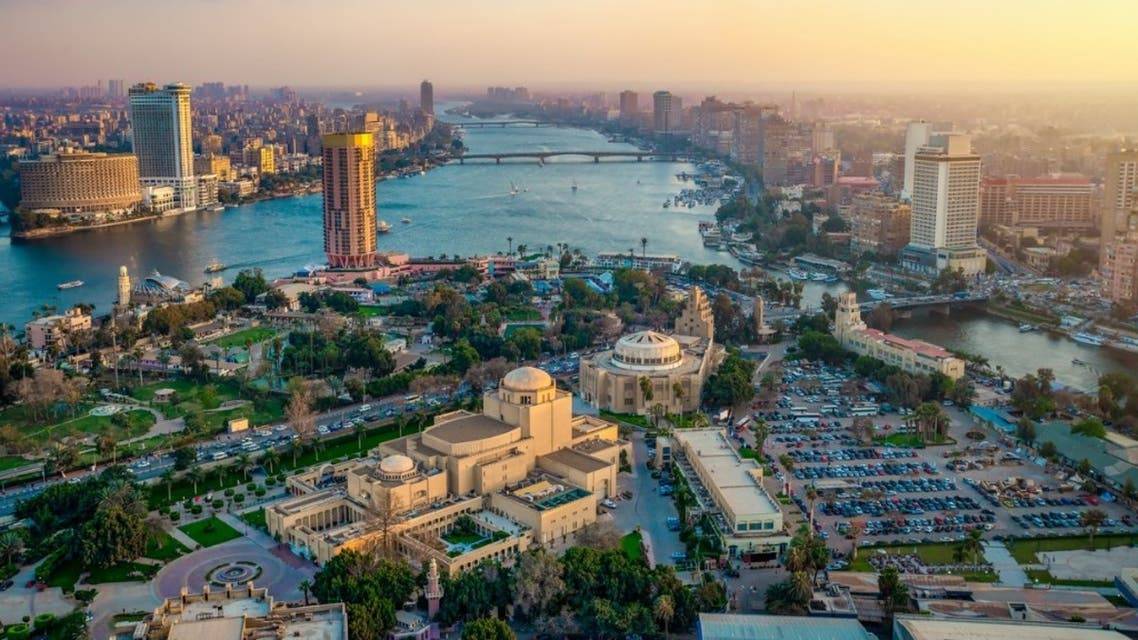 جريمة مروعة في مصر.. قاتل يقطع رأس شخص ويسير به في الشارع