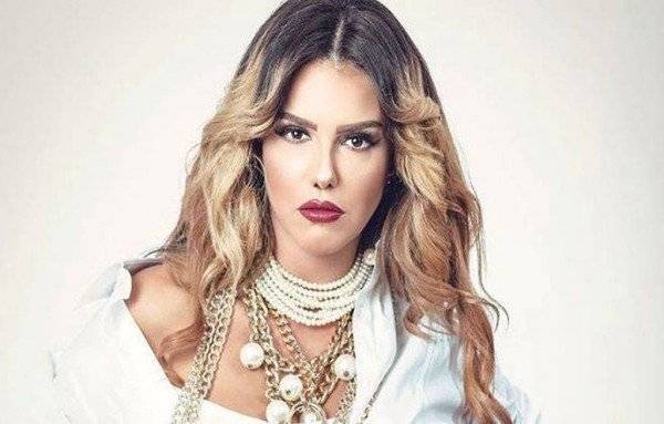 ما حقيقة اعتزال دنيا عبد العزيز التمثيل؟