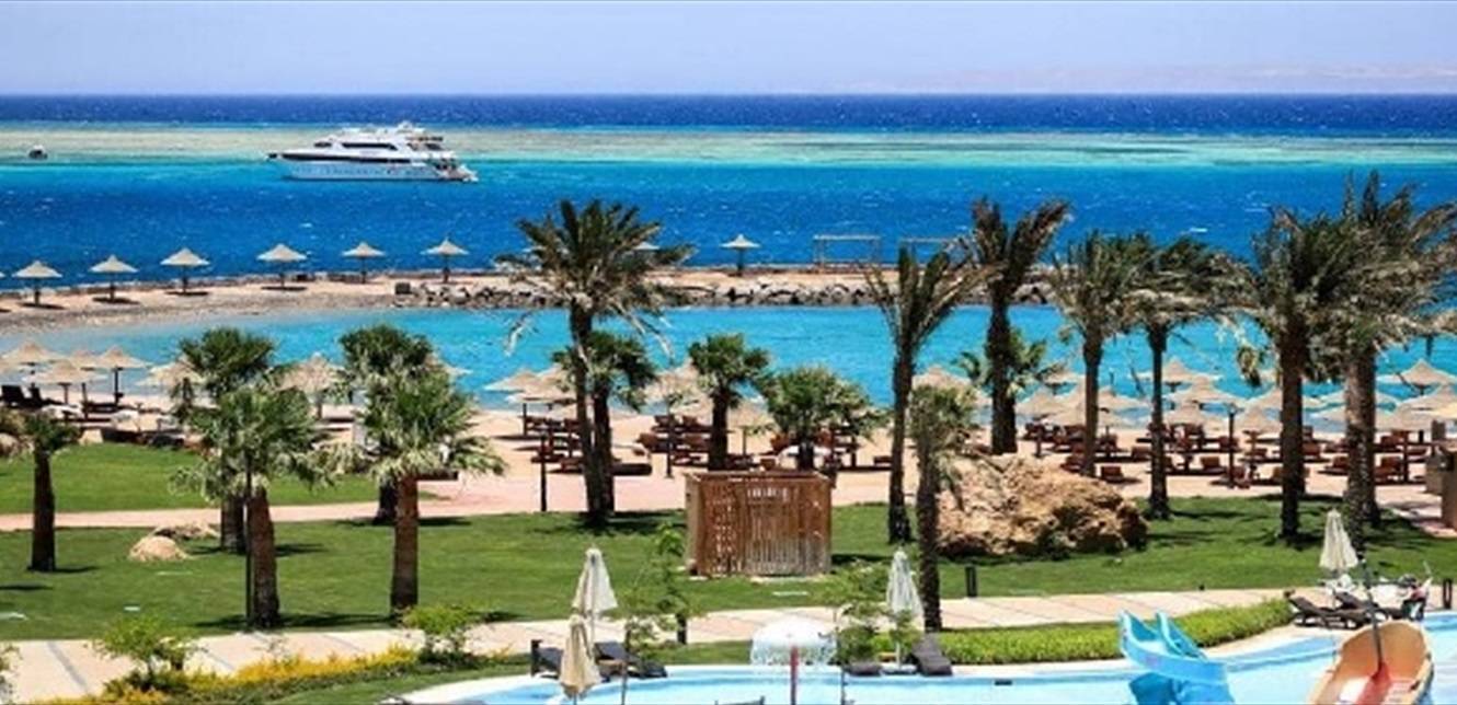 بعد تسمم عشرات السياح بأحد الفنادق.. حبس 3 متهمين