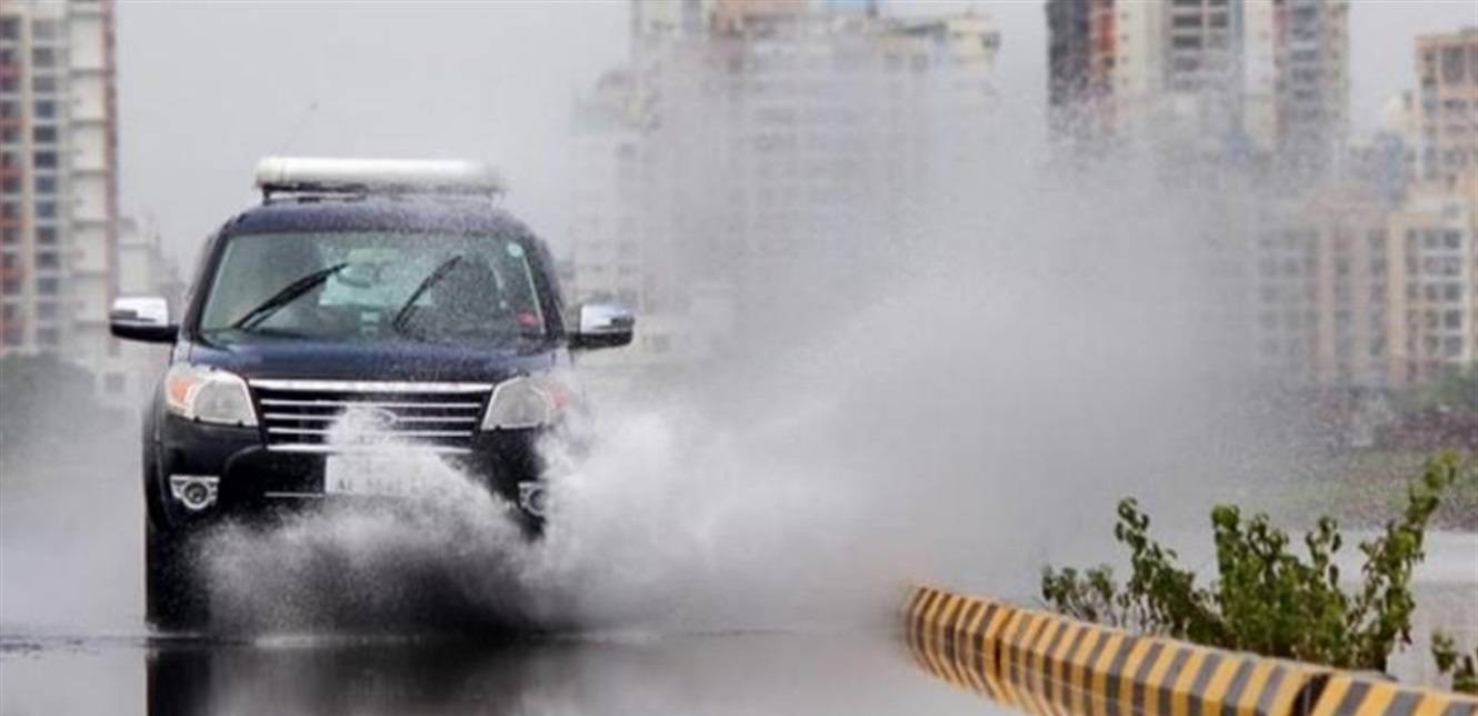 مع بدء الأمطار.. نصائح لمنع انزلاق السيارات على الطرقات