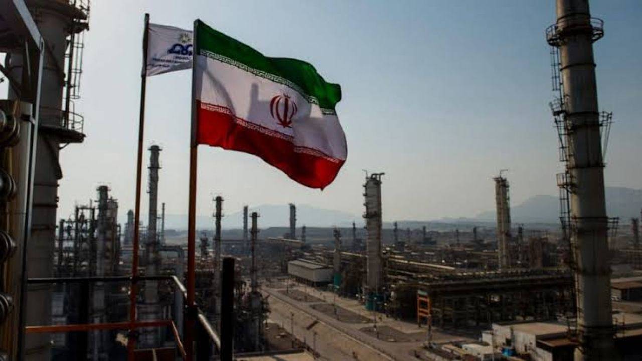 عبد اللهيان : السعودية تسير ببطء بمفاوضاتها مع طهران... وبايدن ينتهج اسلوب ترامب
بلينكن : ايران تمضي قدماً في برنامجها النووي بشكل عدواني... وكلّ الخيارات مطروحة