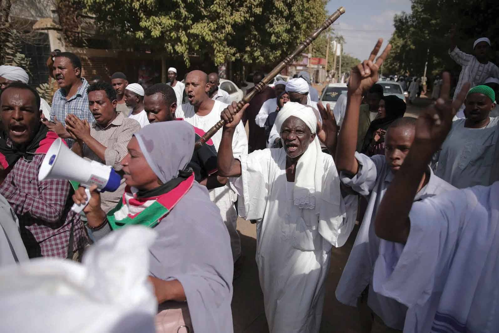 مليونية احتجاجا على انقلاب العسكر ... البرهان يتعهد بعدم التعرض لها
