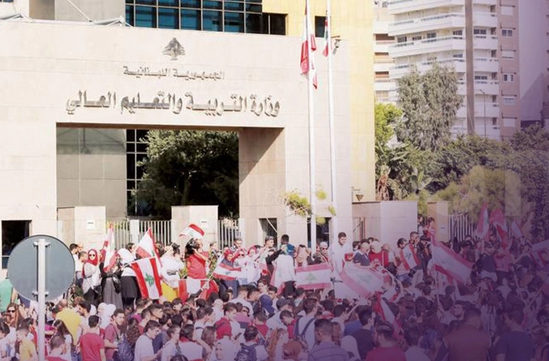 اعتصام لأساتذة المهني والتقني الرسمي

أمام "التربية" مُطالبين بإنصافهم