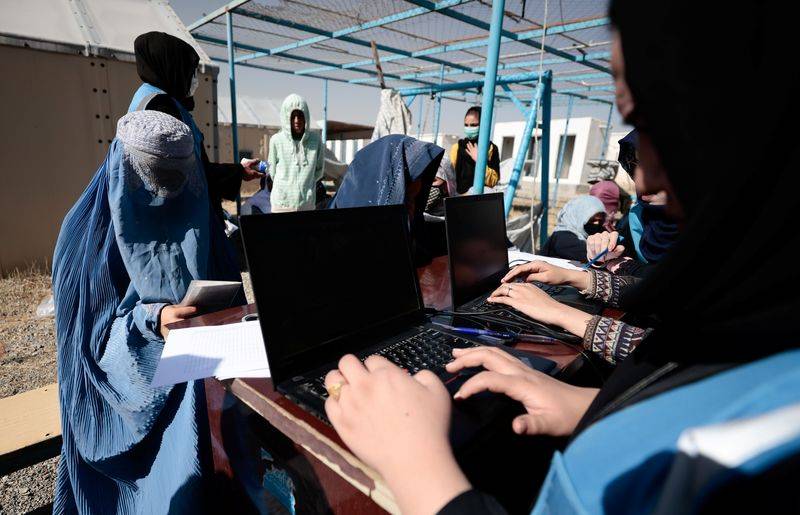 الأمم المتحدة توزّع مساعدات مالية على الأسر الأفغانية