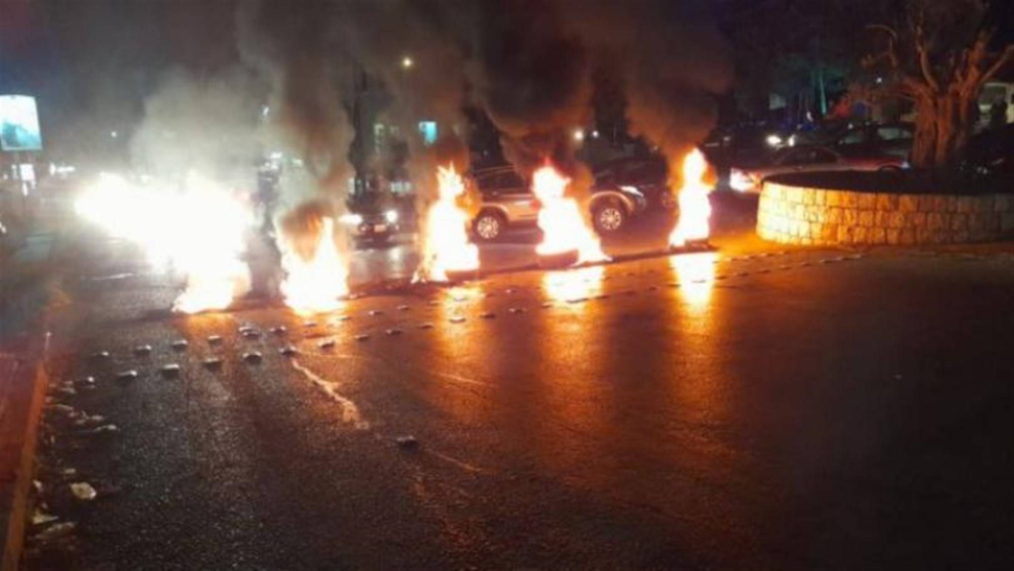قطع طريق دميت الشوف احتجاجا على ارتفاع فواتير المولدات