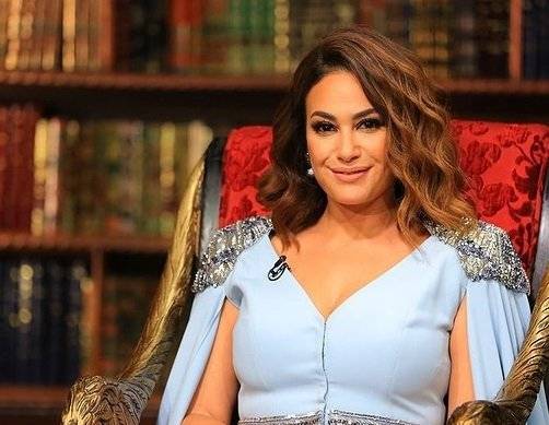 هند صبري تكشف هذا السر عن منة شلبي