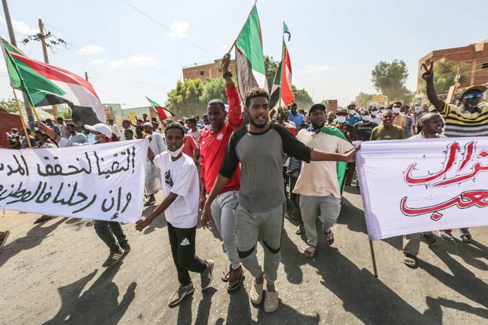 أنباء عن توافق سوداني قريب
حمدوك يتمسك بشروطه واتصالات بين مكونات السلطة