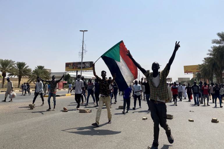 تجمع المهنيين يحدد مواعيد العصيان المدني
السودان...مطالبة أممية بعودة فورية للحكومة المدنية