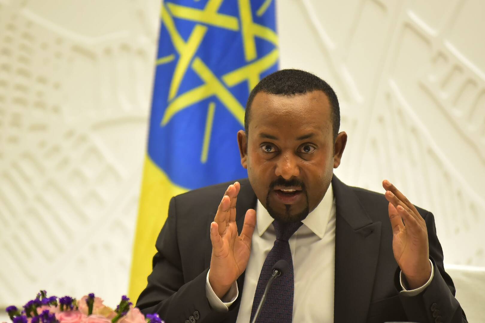 "انهيار العاصمة وهروب المسؤولين"... أول تعليق لرئيس وزراء إثيوبيا!