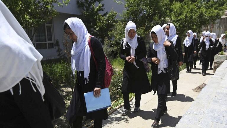 إعادة فتح مدارس الإناث في أكبر مدن أفغانستان