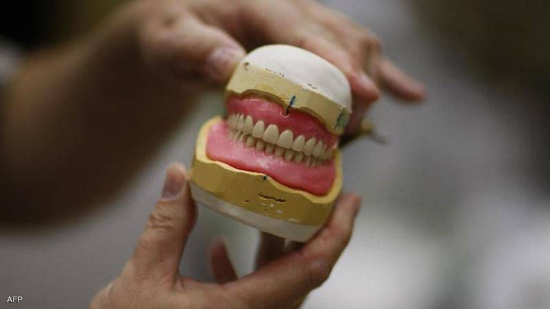 قام بالعديد من العمليات.. ضبط طبيب أسنان مزيف في مصر