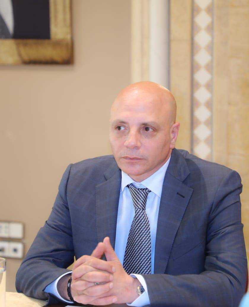 أحمد هاشمية يعود من الإمارات بعد ملازمة الحريري لـ10 أيام... ويقطع تمويل مخصصات عن بعض رؤساء الماكينات الانتخابية!