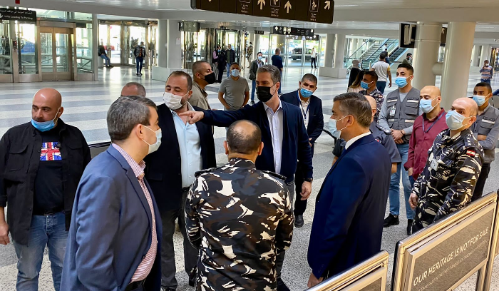 جولة لوزير السياحة في مطار رفيق الحريري الدولي
واطلع على التحضيرات لبدء بحملة "بجنونك بحبك "