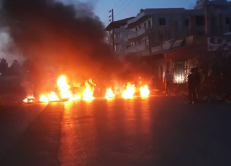 محتجون قطعوا الطريق أمام مركز المعاينة في مجدليا
