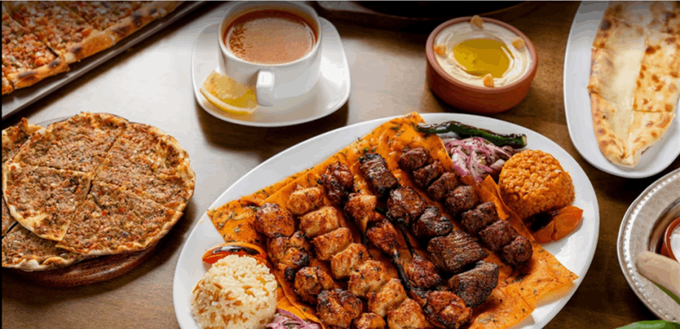سجن صاحب مطعم شهير قدّم نصف طن لحوم فاسدة للزبائن!