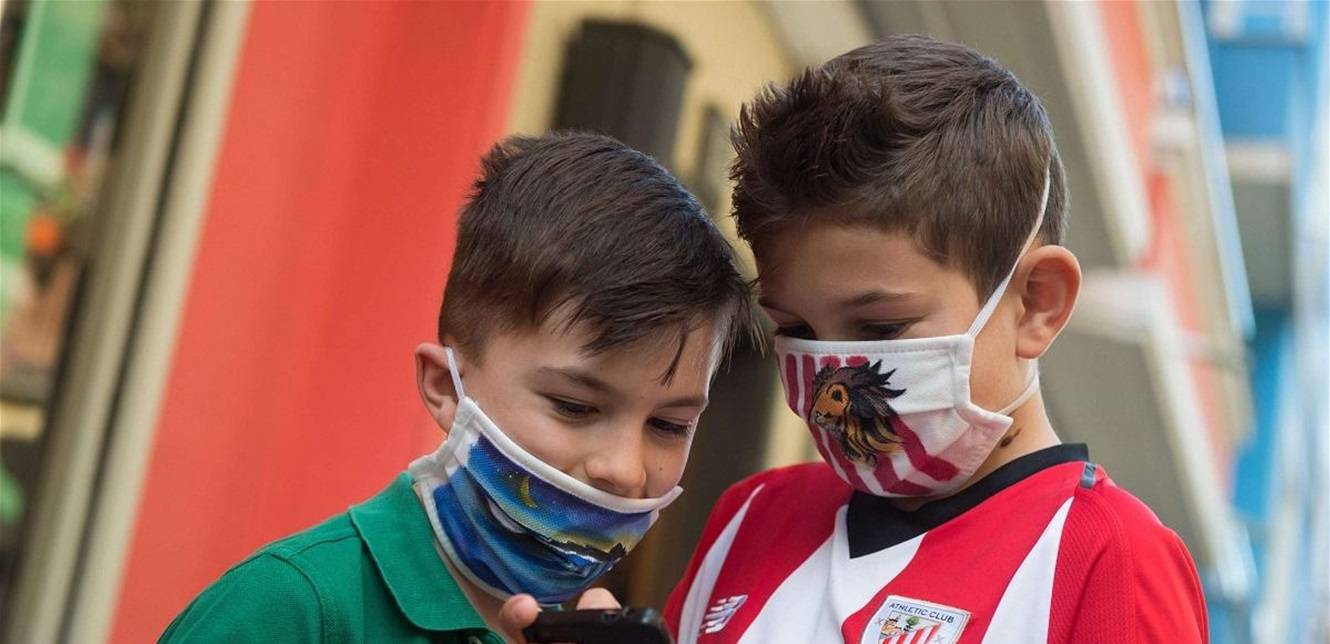 دولة تمنح كل مراهق وطفل 900 دولار "ينفقها كيف يشاء"