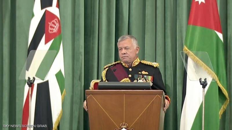 العاهل الأردني يدعو إلى الحرص على صون مؤسسات الدولة