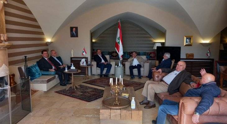بوشكيان مستقبلا وفدا من غرفة زحلة للتجارة :
البقاع مهياْ للاسثمار في المشاريع الانتاجية