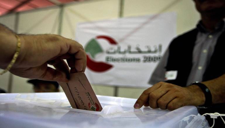 التداول بفكرة تأجيل الانتخابات النيابيّة ستة أشهر قائم بقوة... والهدف تمرير" الرئاسيّة "
النواب الحاليّون طامحون بتمديد المهلة أكثر... الحظوظ تتراجع والنقمة الشعبيّة كبيرة !!