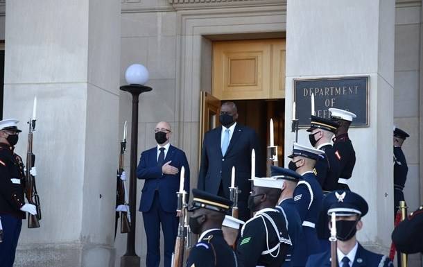 دعمنا لأوكرانيا لا يتزعزع
أوستن: نراقب التحركات الروسية