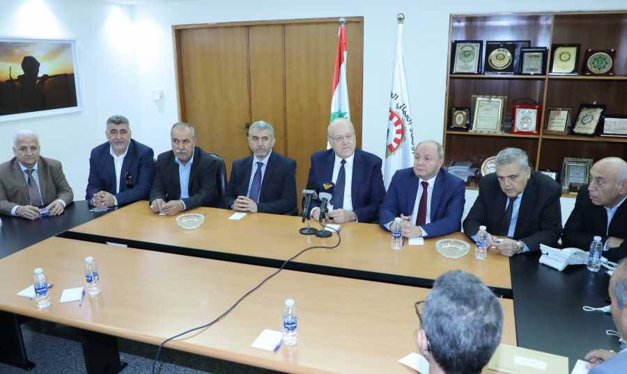 ميقاتي تسلم من سلامة تقريراً عن حساباته الشخصية...
واعلن من المقر العمالي خيار  التوجه نحو صندوق النقد
