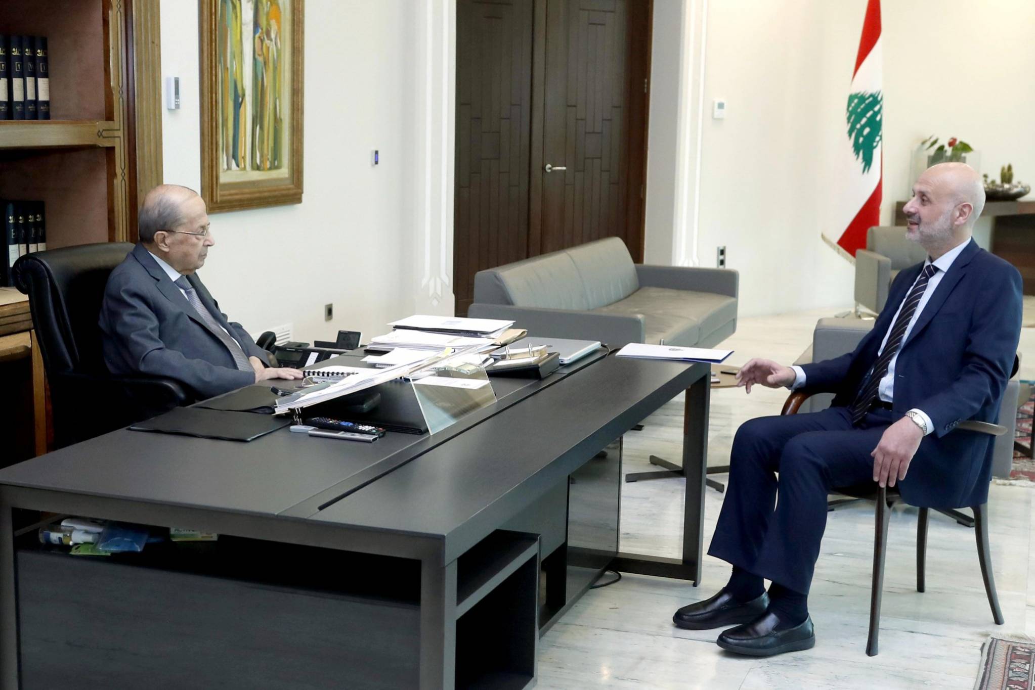 موضوع زيادة العقوبات على مفتعلي الحرائق بين عون والمولوي