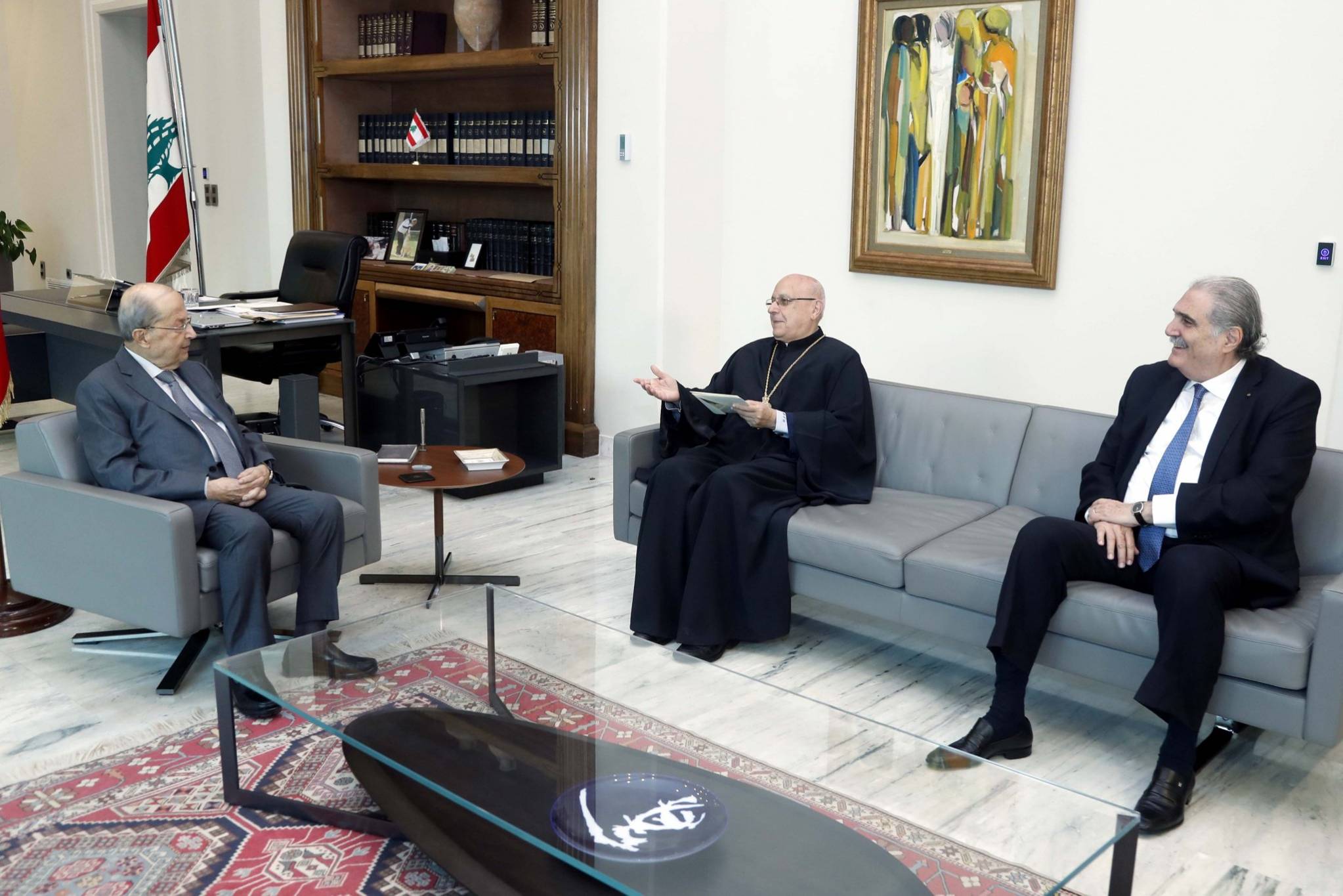 عون تسلم من دوريش دعوة لحضور احتفال تولية المطران ابراهيم