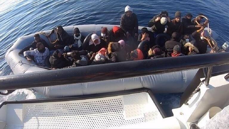إنقاذ مهاجرين غير شرعيين قبالة سواحل موغلا وإزمير