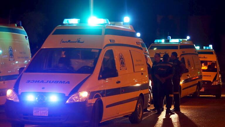 19 جريحا بانقلاب حافلة في مصر