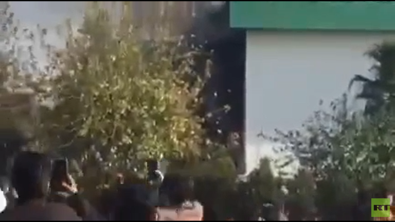 العراق.. احراق مقر الاتحاد الوطني الكردستاني