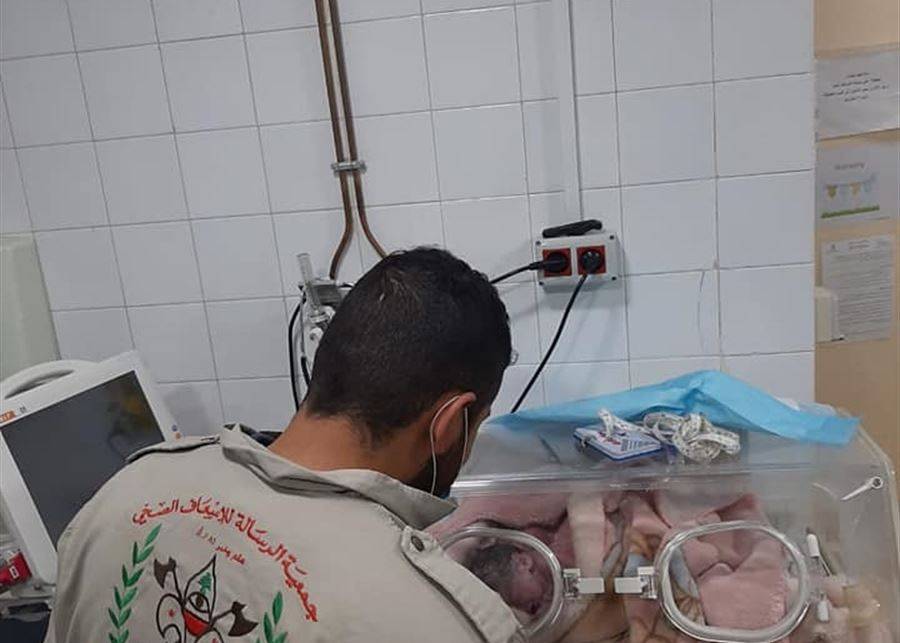 بالصور-أنجبت ولديها التوأم داخل سيارة الإسعاف و هذا وضع الأم و الطفلين الصحي