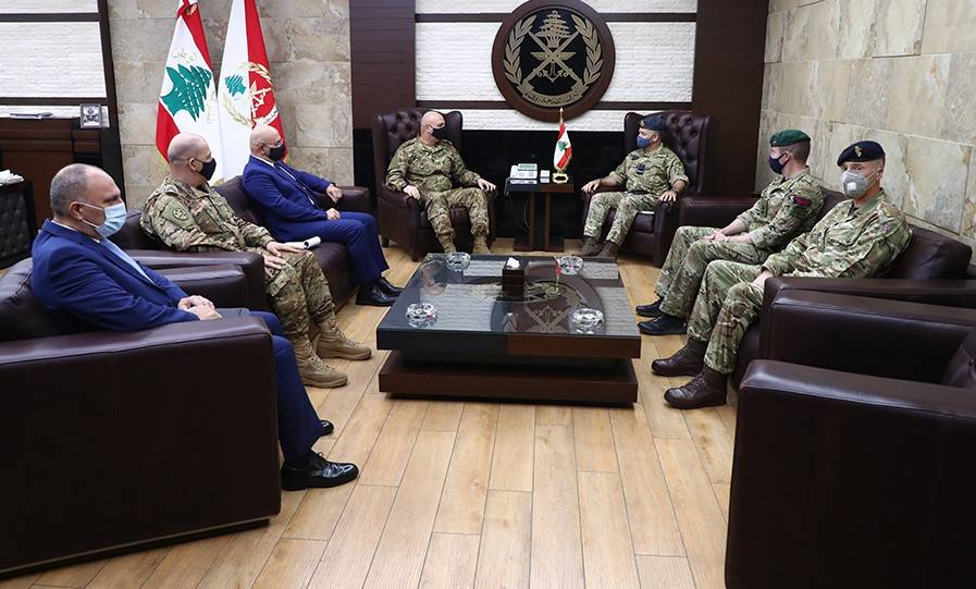 سبل التعاون على طاولة البحث بين قائد الجيش وكبير مستشاري وزارة الدفاع البريطانية