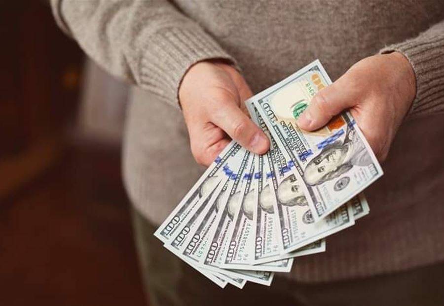 كيف أقفل سعر دولار السوق السوداء مساء اليوم؟