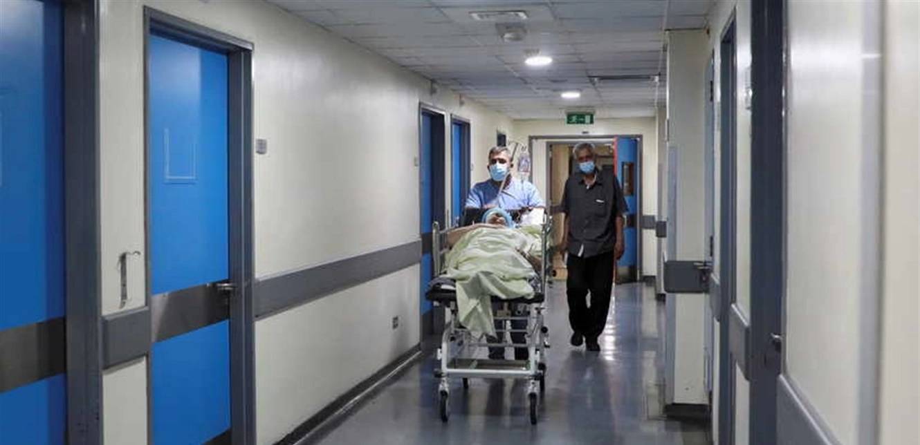 أطباء يحذرون من الشعور بطعم حامض في الفم.. دليل على مشكلة مميتة