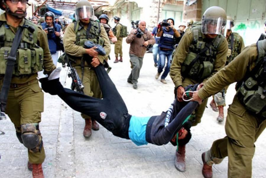 استشهاد 15 طفلاً فلسطينياً واعتقال 1194 في الضفة منذ بداية العام
الاحتلال يُواصل تنفيذ مُخططاته لتهويد القدس... «الخارجية» : بريطانيا تخضع لـ «إسرائيل»