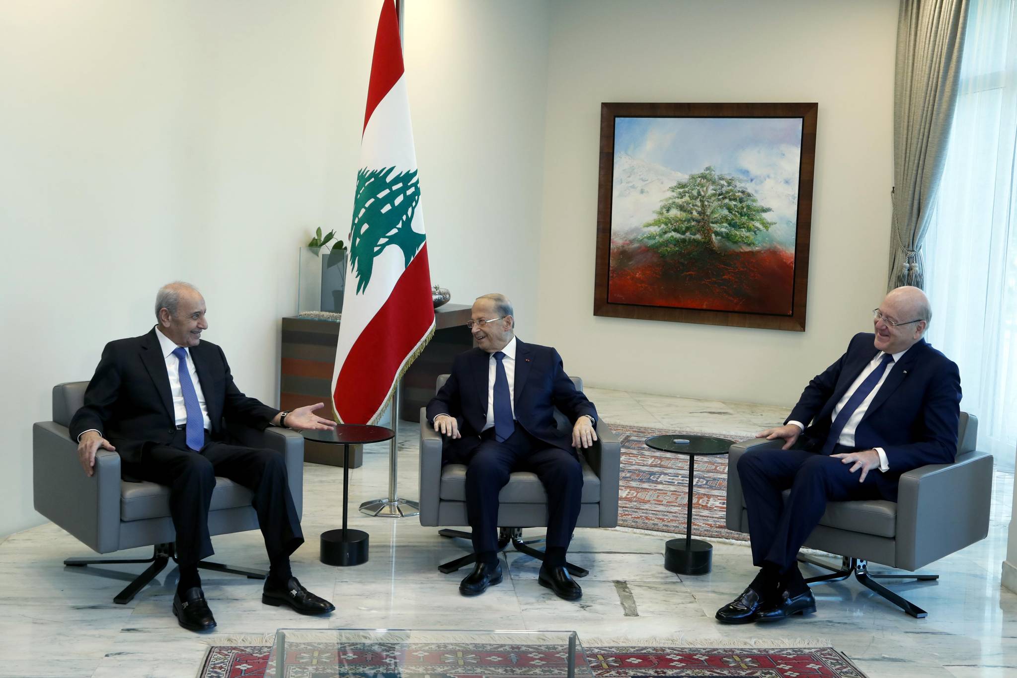 الرؤساء يجتمعون على «انشالله»... ولا يجمعون الحكومة !
العين على ما بعد زيارة روما... ميقاتي سيدعو لجلسة بعد العودة !