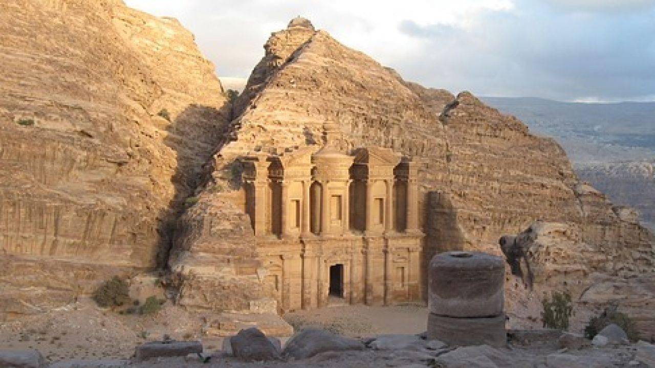 ارتفاع الدخل السياحي الأردني 61.5 بالمئة في 10 أشهر