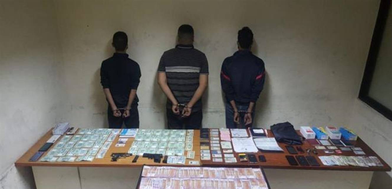 خطف وضرب وسلب...  بالتفاصيل: عصابة تخطط عمليات خطف سائقي فانات وتنفّذ!