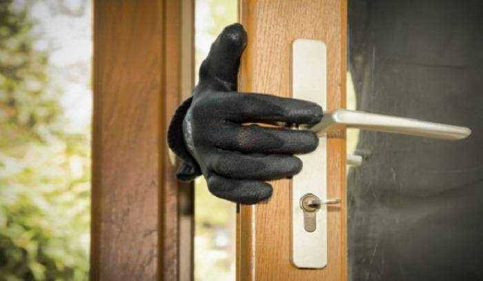 سرقة مبالغ مالية من داخل منزل في كساره