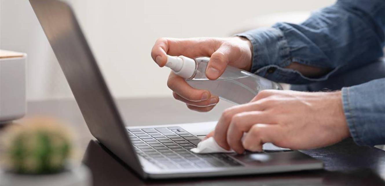 نصائح لتنظيف الأجهزة الإلكترونية من دون إتلافها