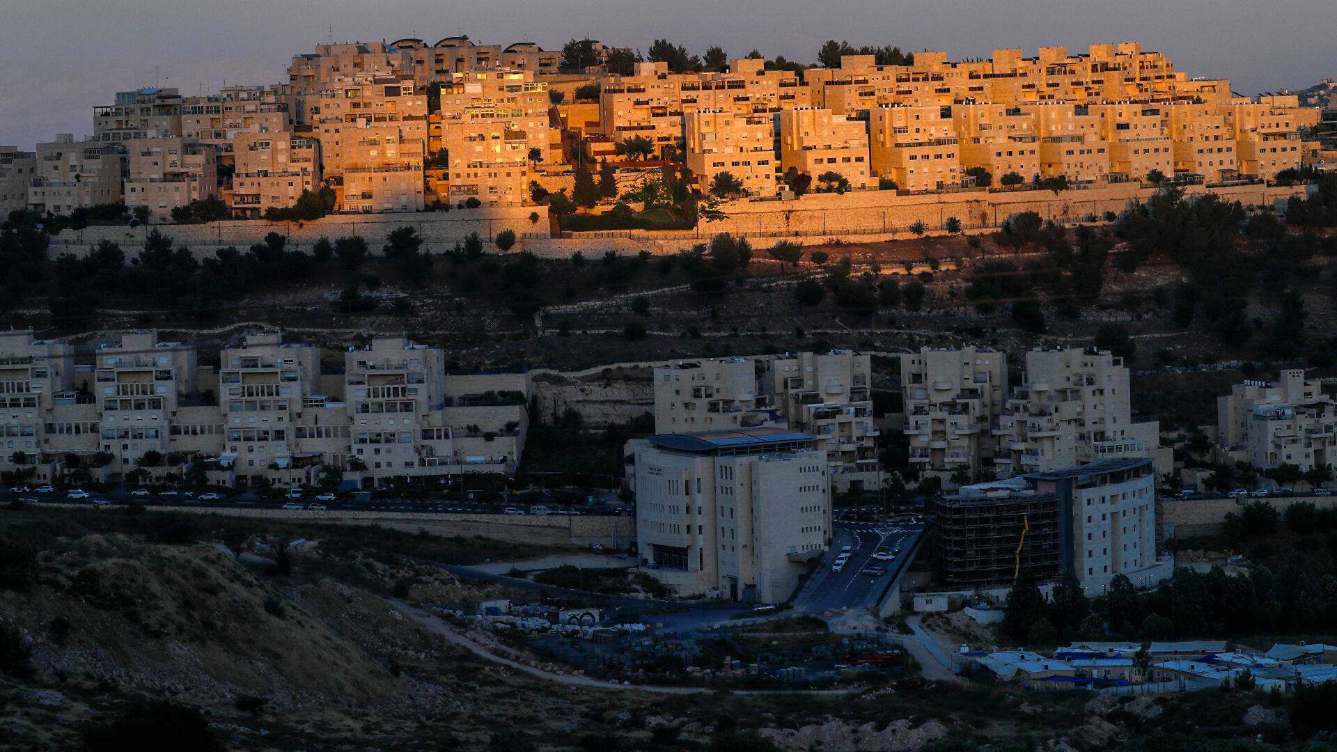 «إسرائيل» تصادق على بناء مستوطنة
الاتحاد الاوروبي: انتهاك للقانون الدولي